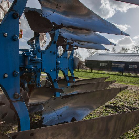 Jakie są rodzaje rozdzielaczy hydraulicznych i gdzie występują?